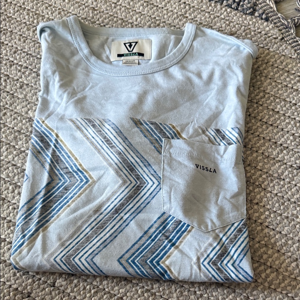 VISSLA Chevron Patterned Tee in Blue and Gray